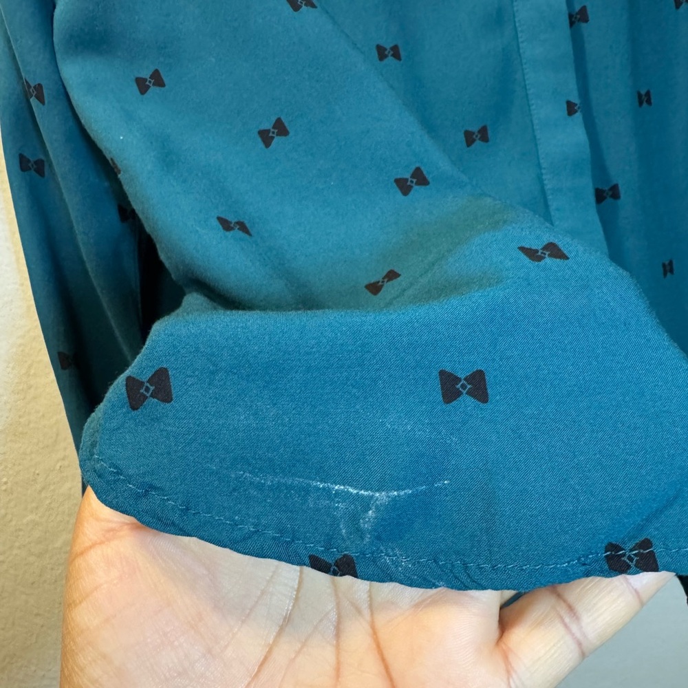 Old Navy Teal Button-Front Blouse with Black Bow Print - Picture 6 of 9